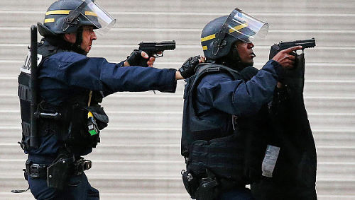 В Париже задержанной по делу о подозрительном авто предъявили обвинения